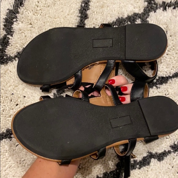 Women’s Size 7 Fringe sandals - Picture 3 of 6